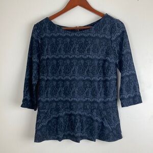 Ann Taylor Woman’s Medium Shirt Sleeve Peplum Top Lace detail gold Zipper